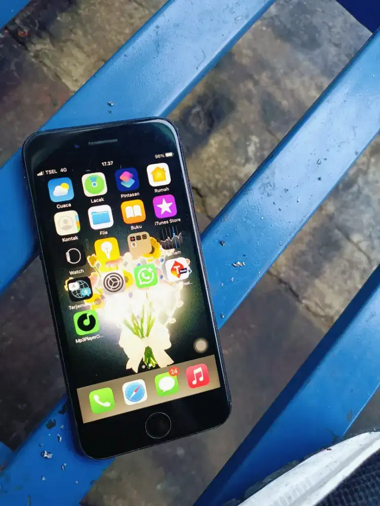 Iphone 7.   32 gb.