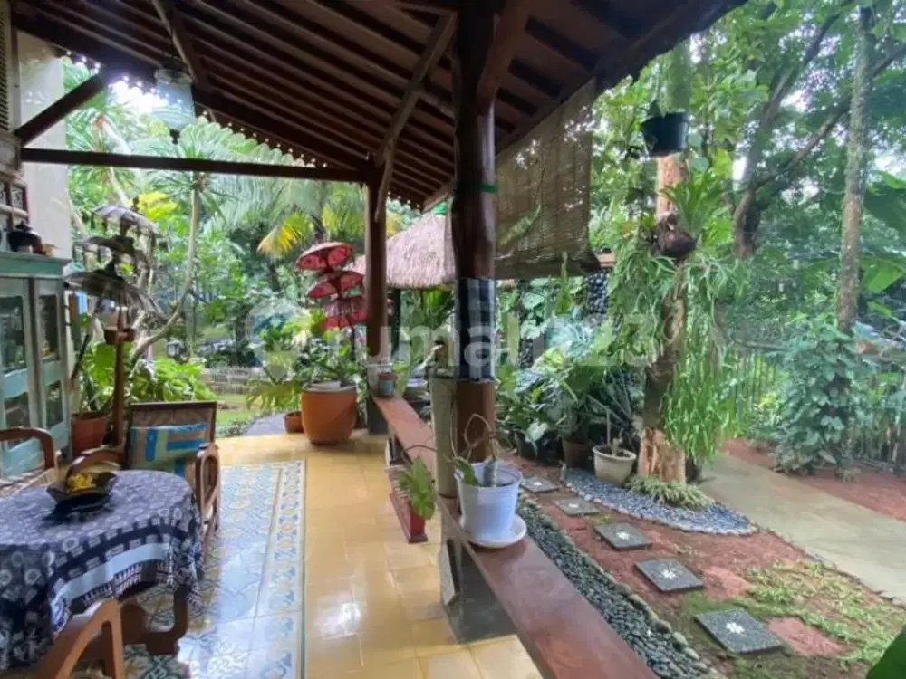 Rumah Asri Cantik Ada Kelebihan Tanah Luas di Delatinos BSD