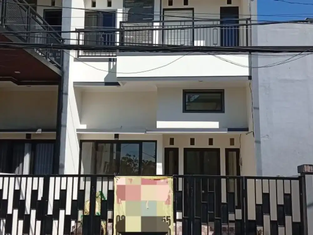 DIJUAL RUMAH 2 LANTAI SIAP HUNI ROOF TINGGI CARPORT LEBAR – TAMBAK MEDOKAN AYU, SURABAYA TIMUR