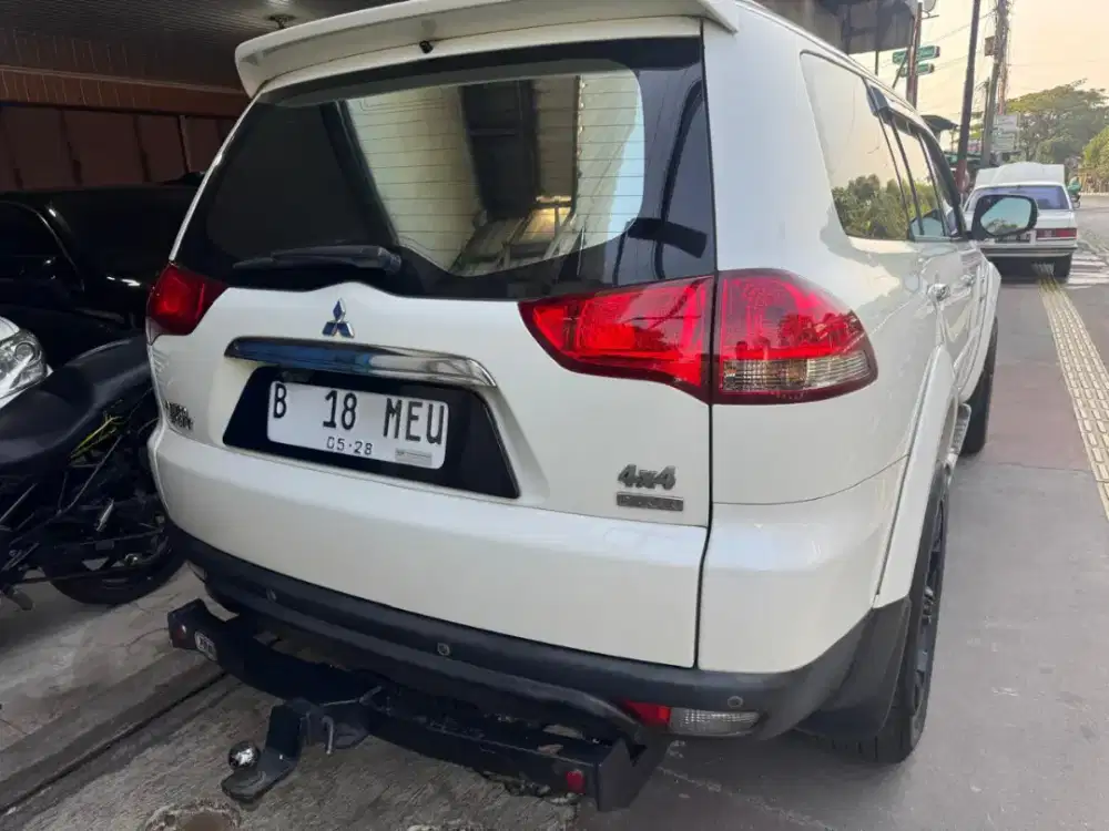 Mitsubishi  pajero dakkar 2014 AT sunroof Siap pakai