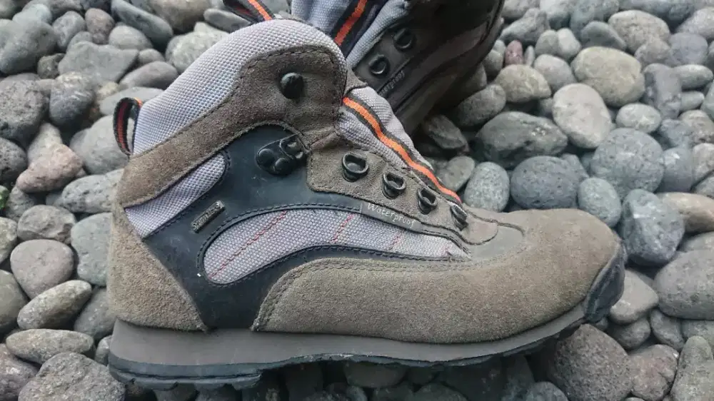 SEPATU GUNUNG EIGHER