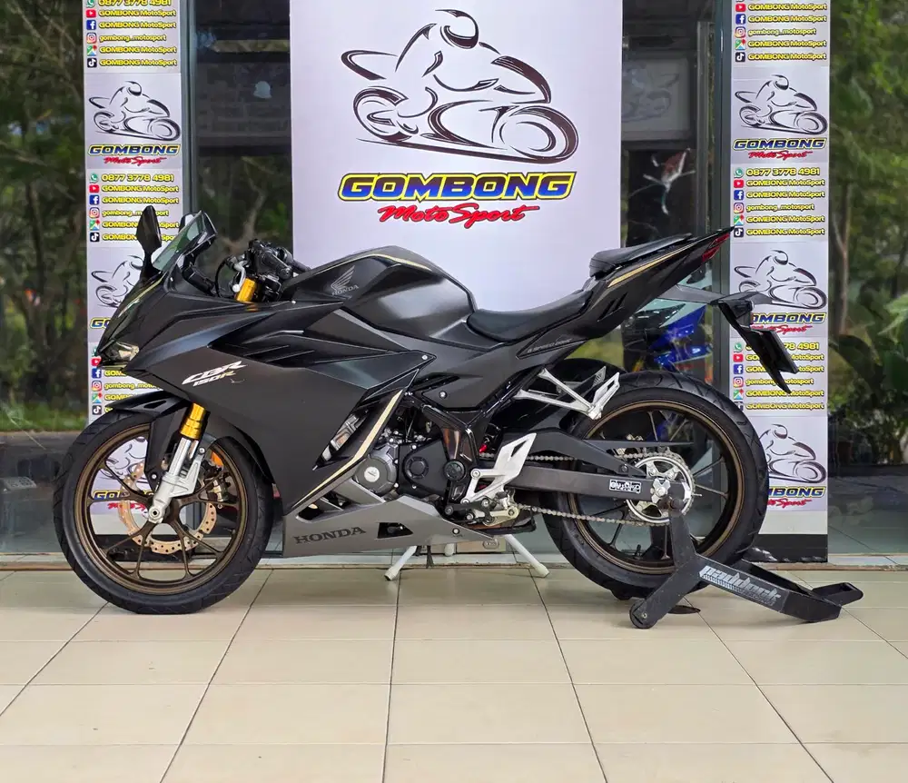 HONDA CBR 150R 2022 akhir. KM 8 rb