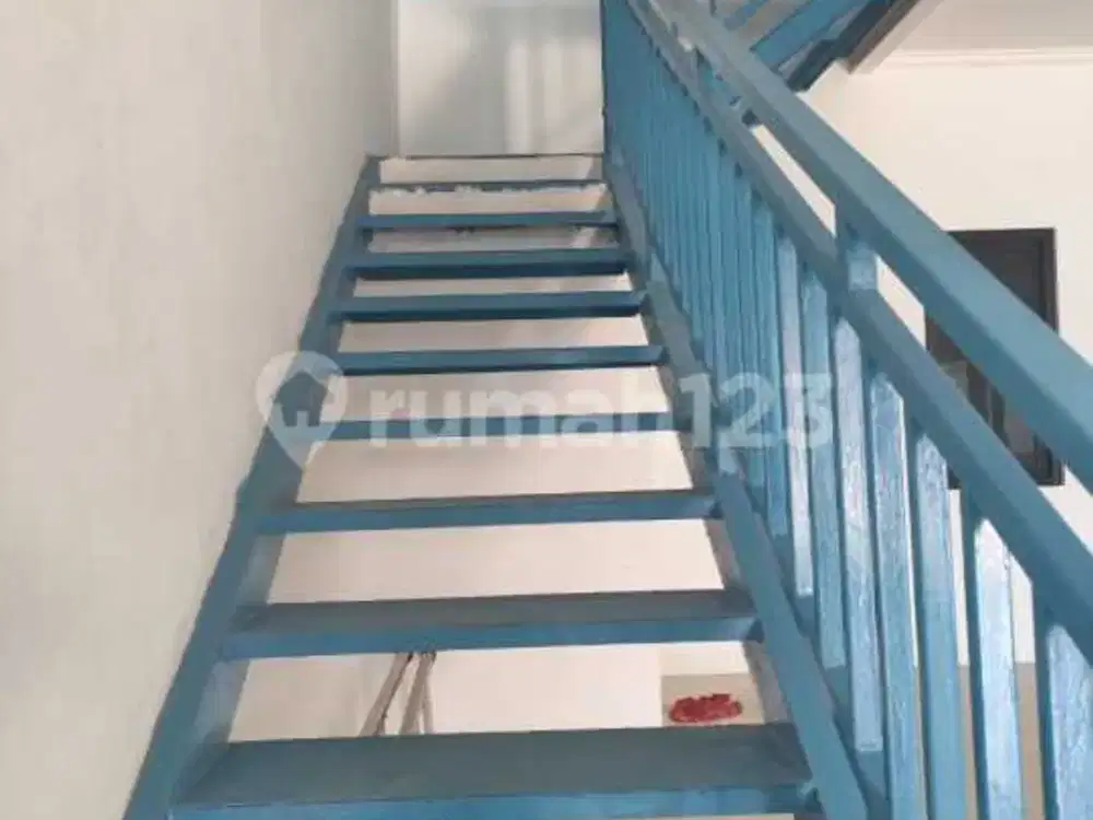Disewakan Gudang 2 Lantai di Sepatan Tangerang