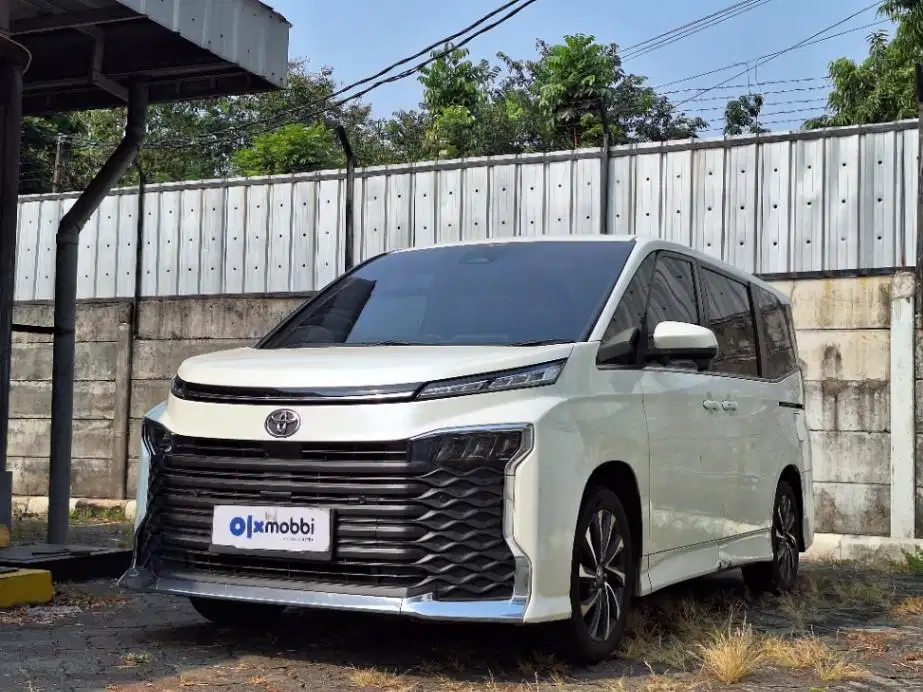 Pajak Panjang - Toyota Voxy 2.0 Bensin-AT 2022