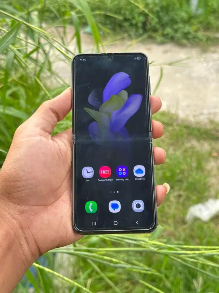 Samsung Z Flip4 — 8+8/256GB