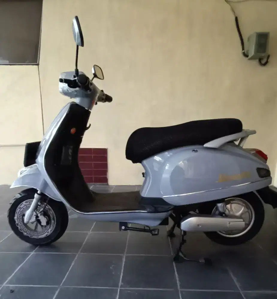 Motor listrik Uwinfly T3 thn 2023, on the road, surat lengkap