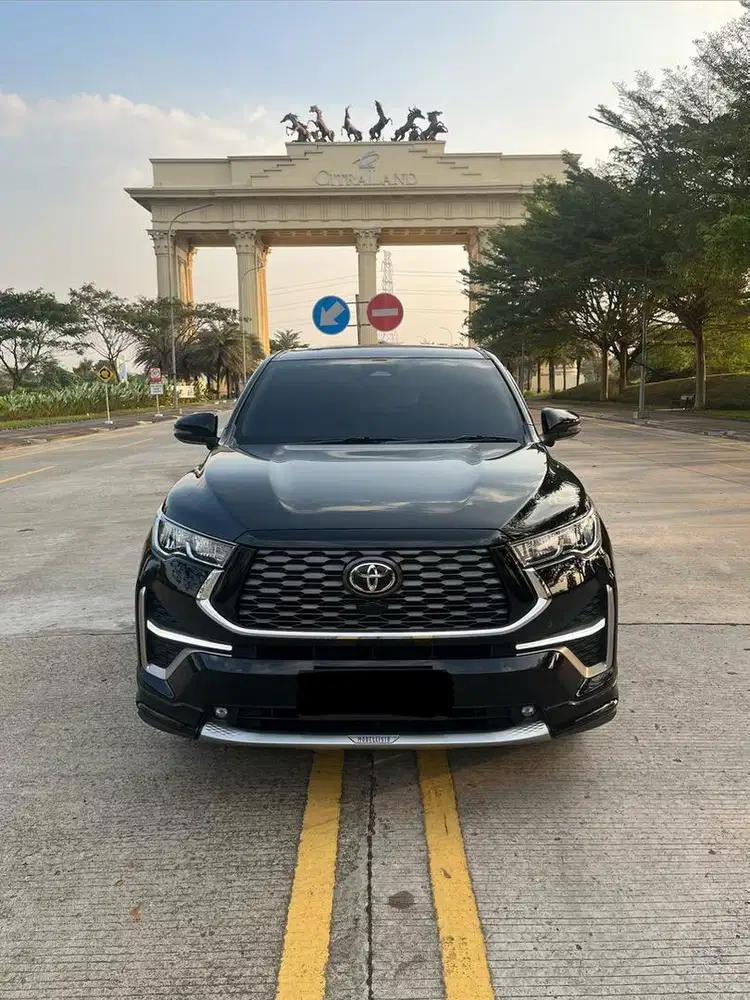 Toyota innova zenix Q HV modelista 2024