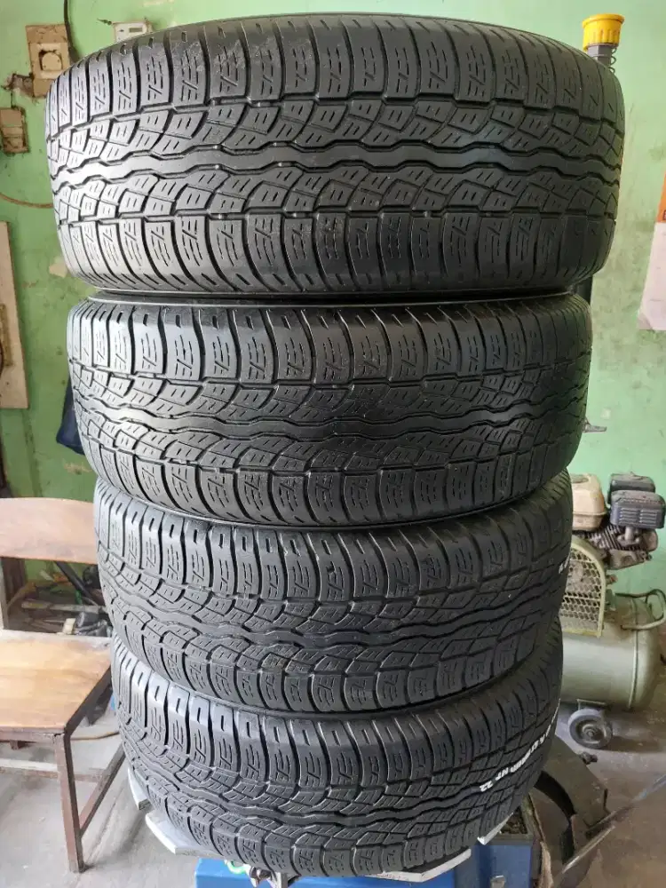 4.Unit Ban 235 60 R16 Bridgestone Dueler HT