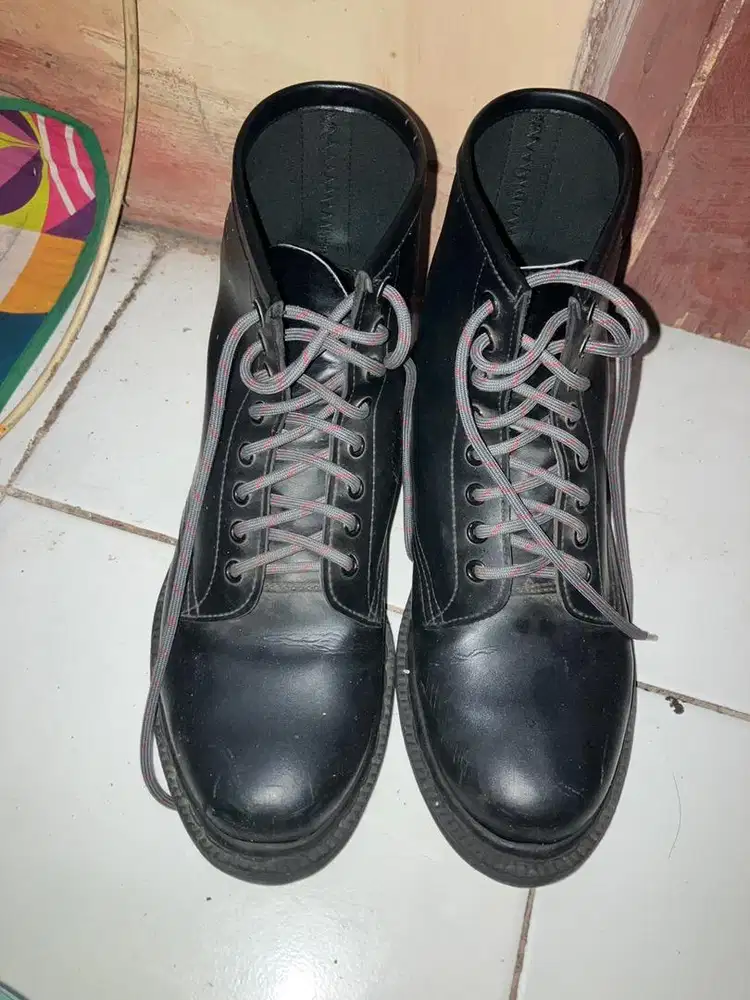Sepatu kulit model docmart mancow 41
