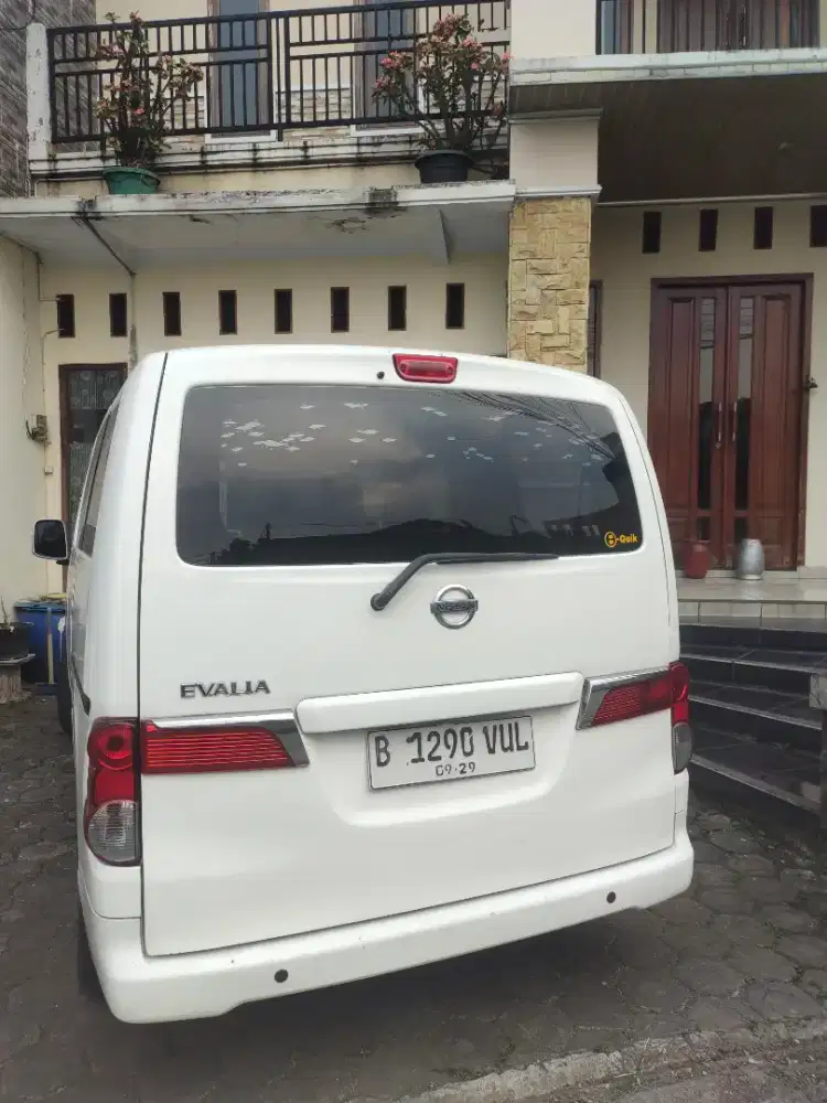 Nissa Evalia Putih