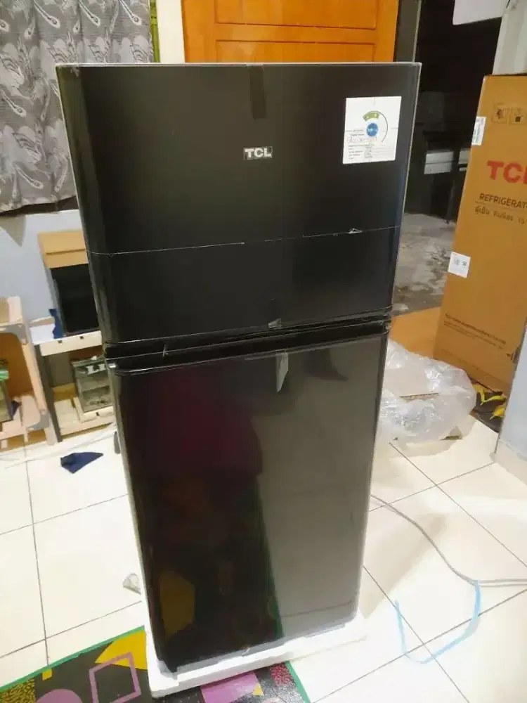 Kulkas 2 Pintu TCL