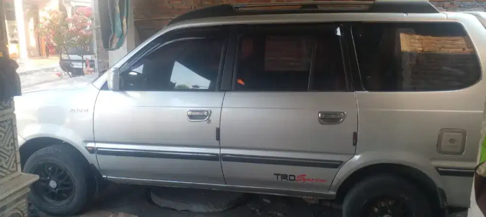 KIJANG LGX 1.8 tahun 2000