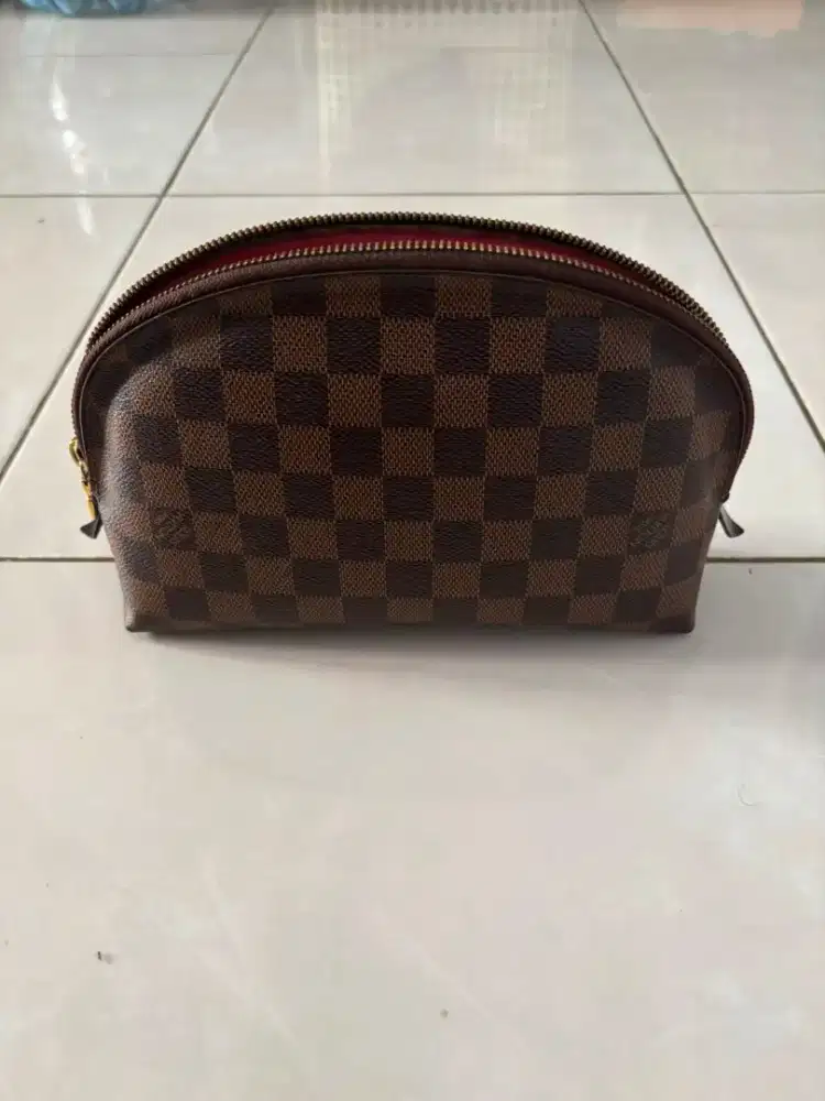 Preloved louis vuitton damier cosmetic