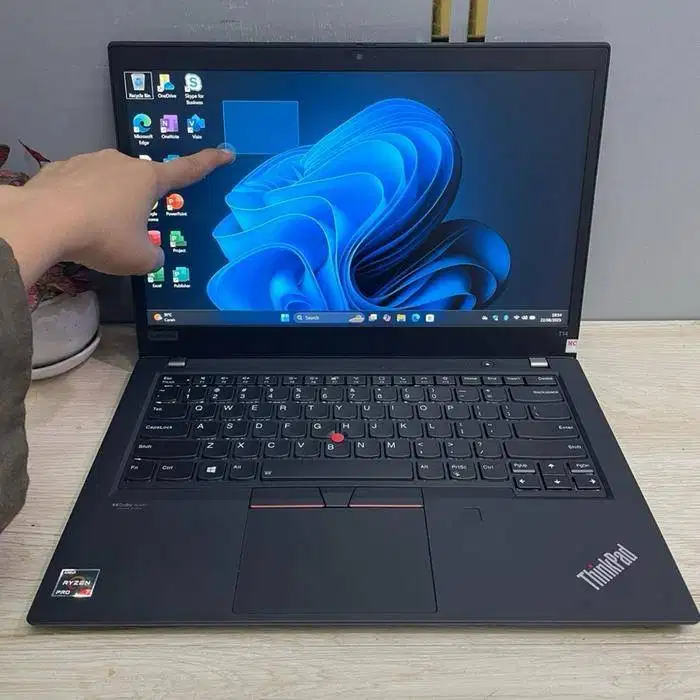 LAPTOP GAMING & EDITING LENOVO T14 R7-5850 16/256 14 INCH TOUCH *RET