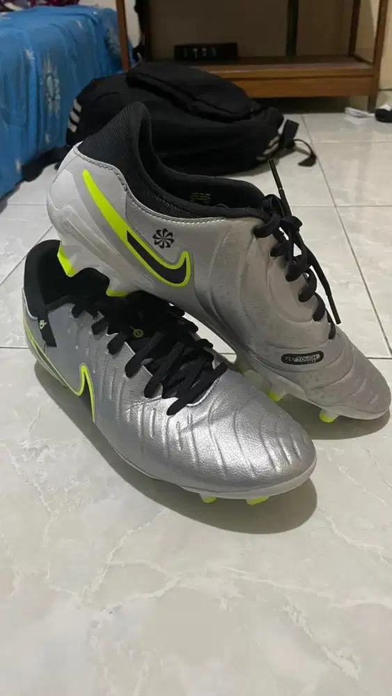 Sepatu Bola Nike Tiempo Legend 10 Academy