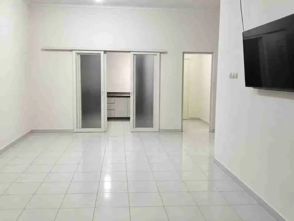 Rumah Dijual TKI 3 Bandung LT 140m² LB 140m² – 2 KT, SHM, Rp1,55 M Nego