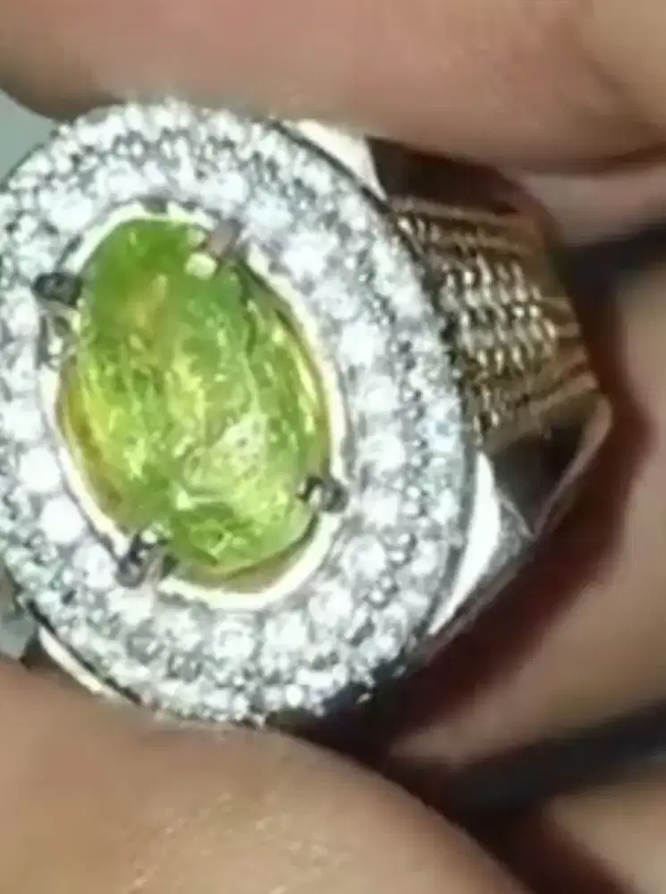 Permata Peridot Myanmar (Birma)