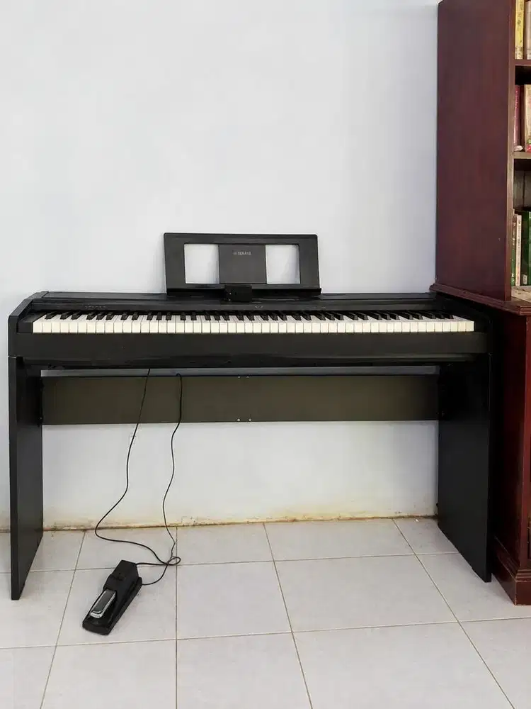 Piano digital yamaha P-45 dengan kaki