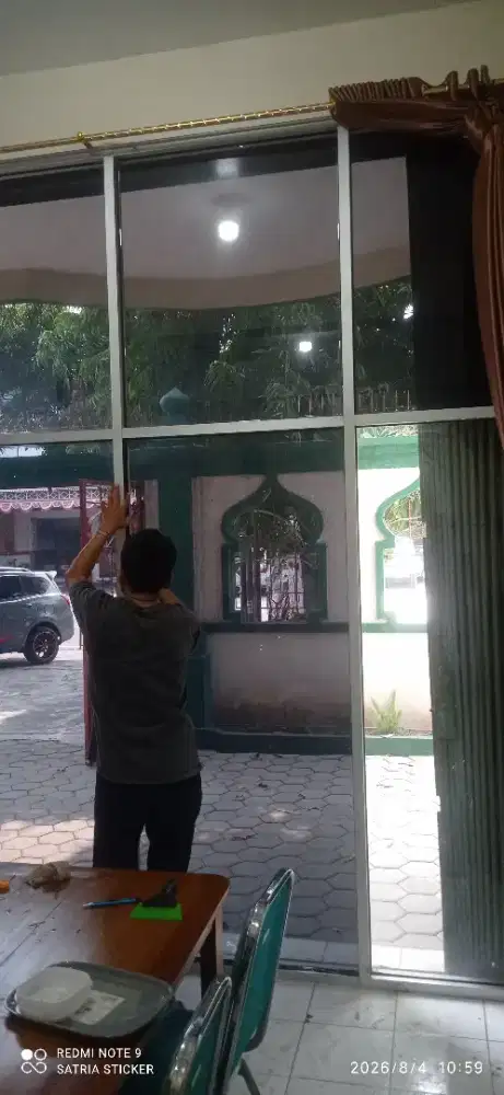 Stiker kaca film untuk pintu & kaca jendela kantor unt meredam silau