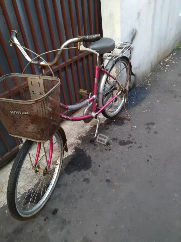 Sepeda mini keranjang  United ban 24 siap gowes