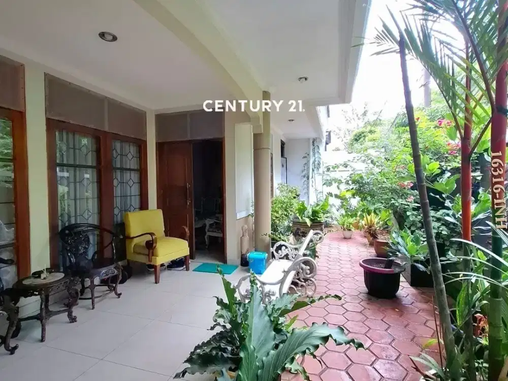 Disewakan Rumah Nyaman Semi Furnished Lokasi Strategis Di Bintaro