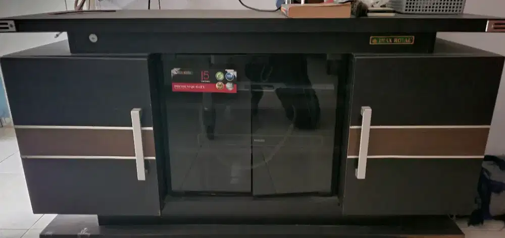 Meja TV warna coklat