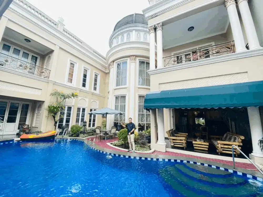RUMAH BERGAYA CLASSIC MEDITERANIA DI DUREN SAWIT JAKARTA TIMUR