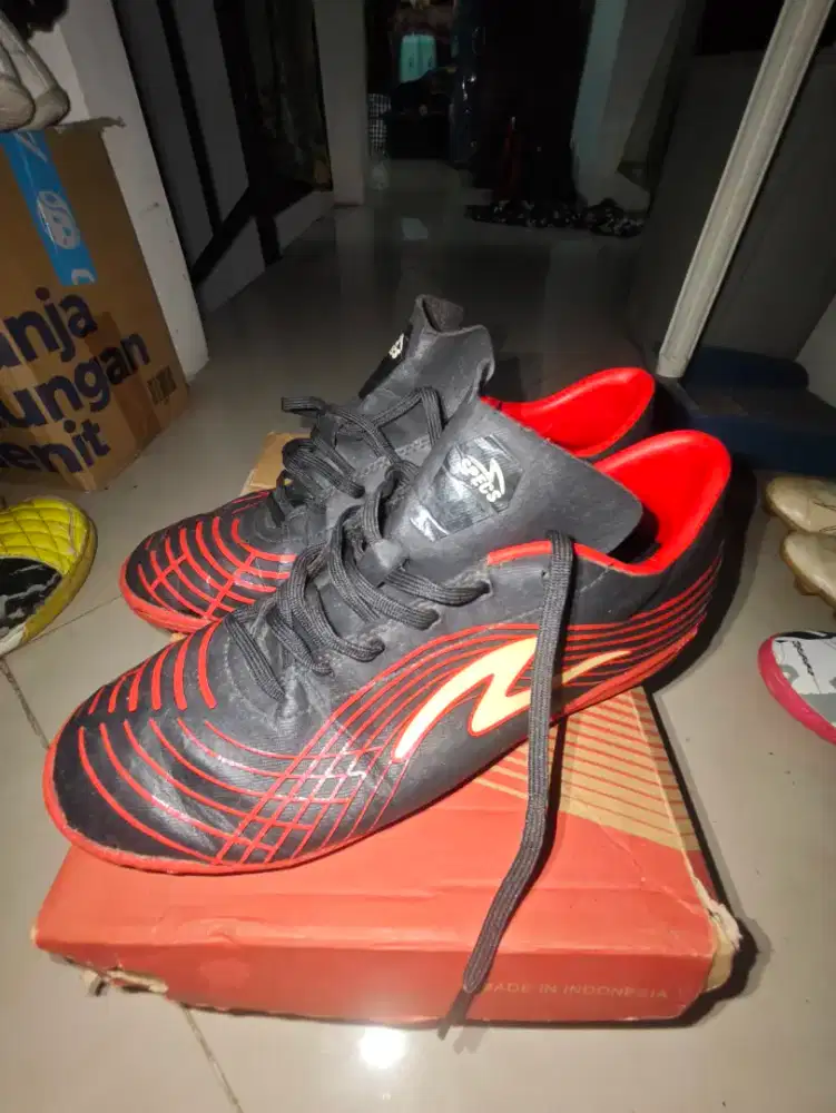 Dijual Cepat Sepatu Futsal Specs Size 40 Original