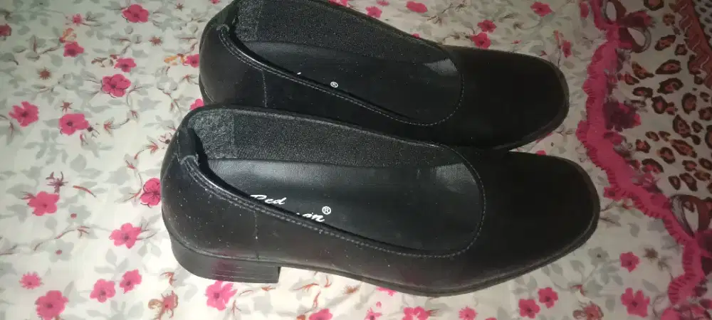 Sepatu pantofel kerja/paskibra baru