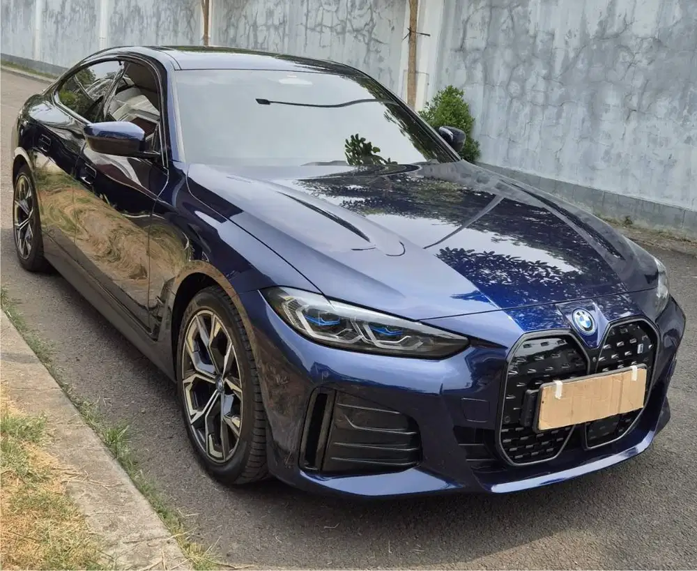 bmw i4 edrive 40i ev car like new