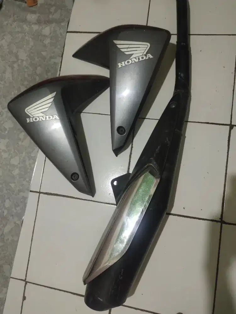 knalpot Mega pro 2012 berikut sayap tangkinya