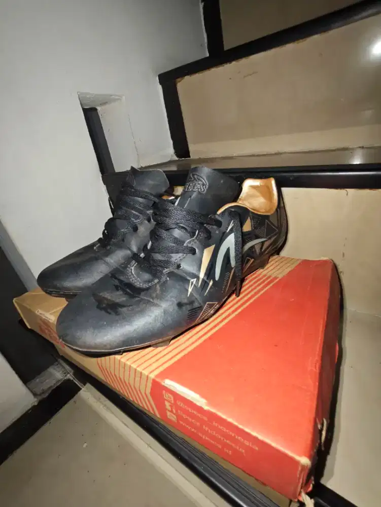 Dijual Cepat Sepatu Bola Merk Specs Size 39 Original