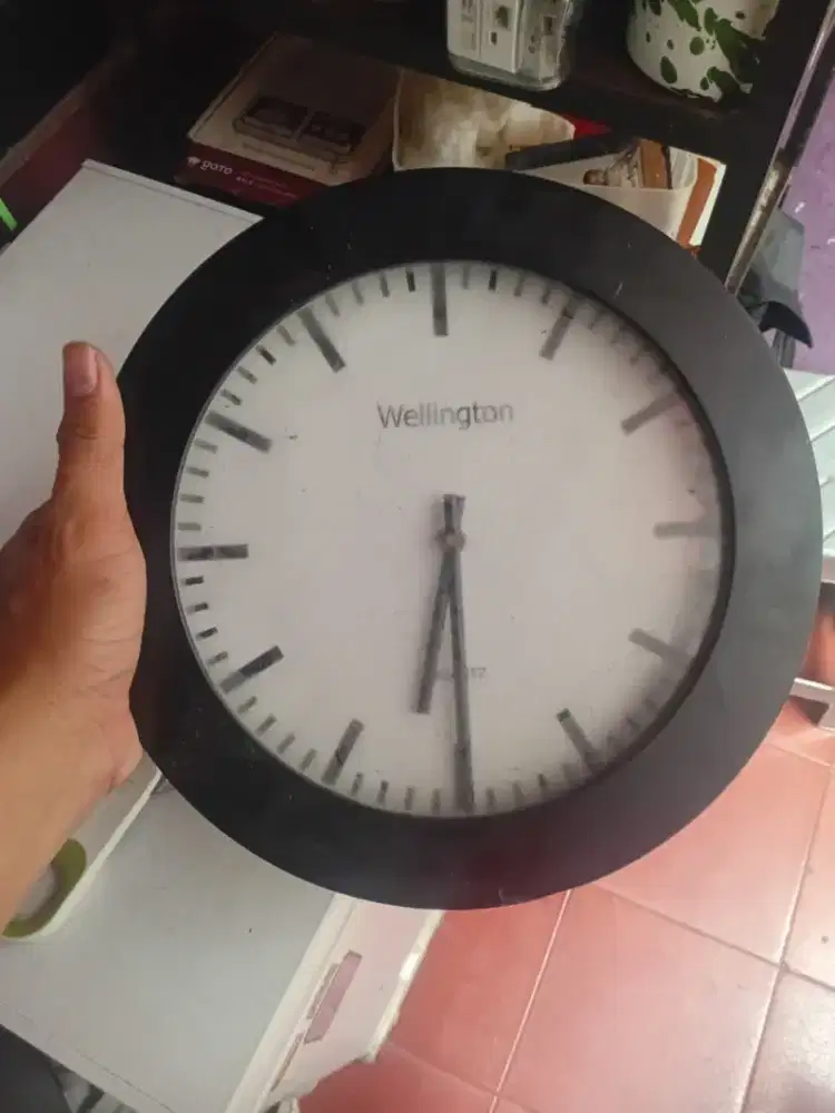 Jam dinding ganti mesin