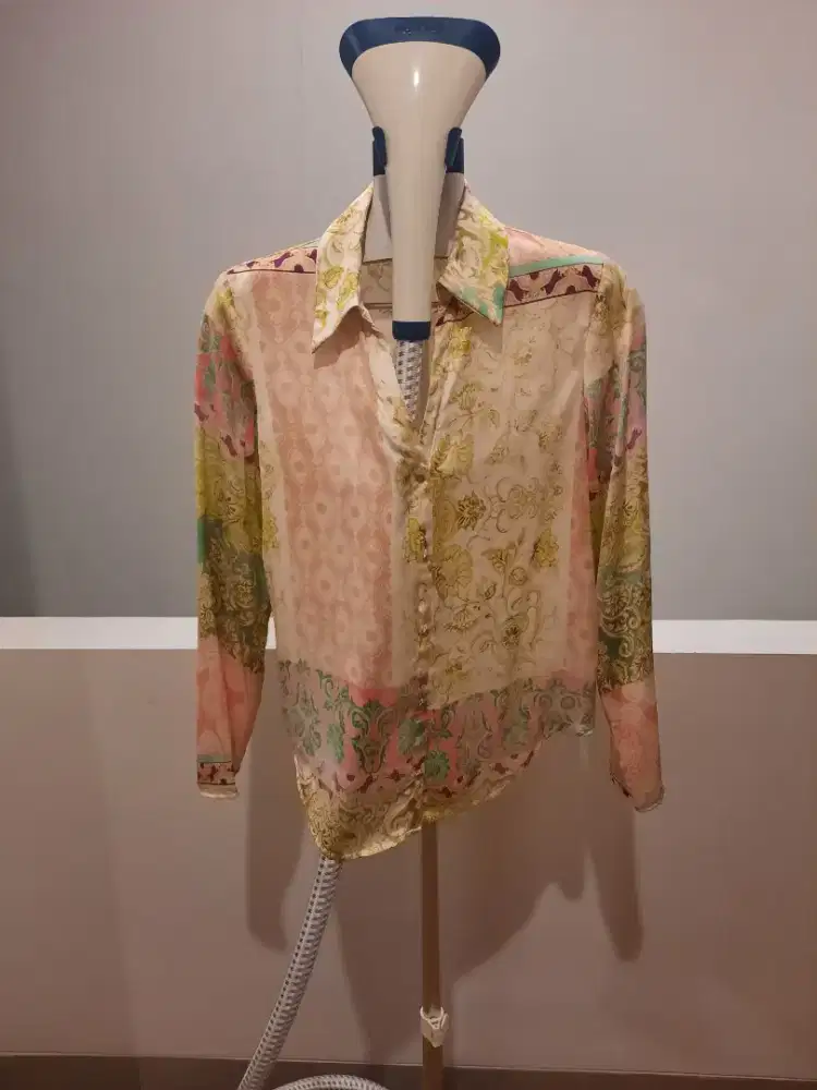 Atasan warna pink asli cantik sekali. Merek ZARA. Size S