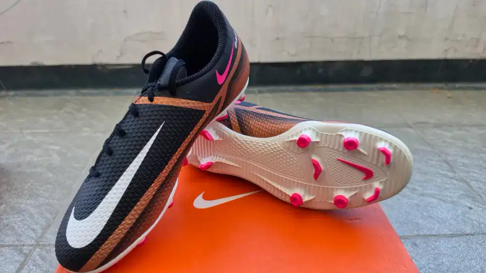 Sepatu Bola / Soccer Phantom Club GT2 FG/MG