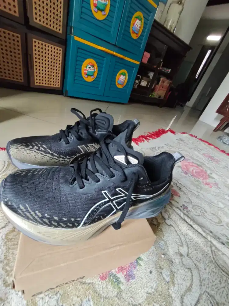 Dijual Cepat Sepatu Merk Asics Novablast 4 size 40 Original