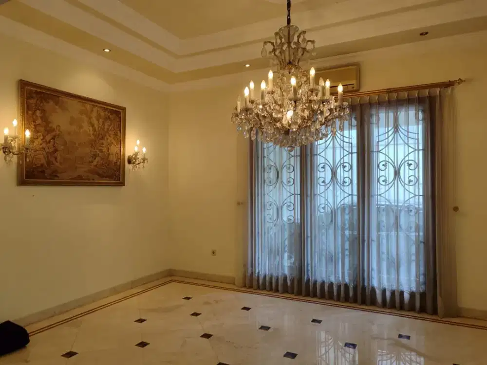 Rumah Mewah  Siap Huni Depan Tebet Eco Park, Jakarta Selatan