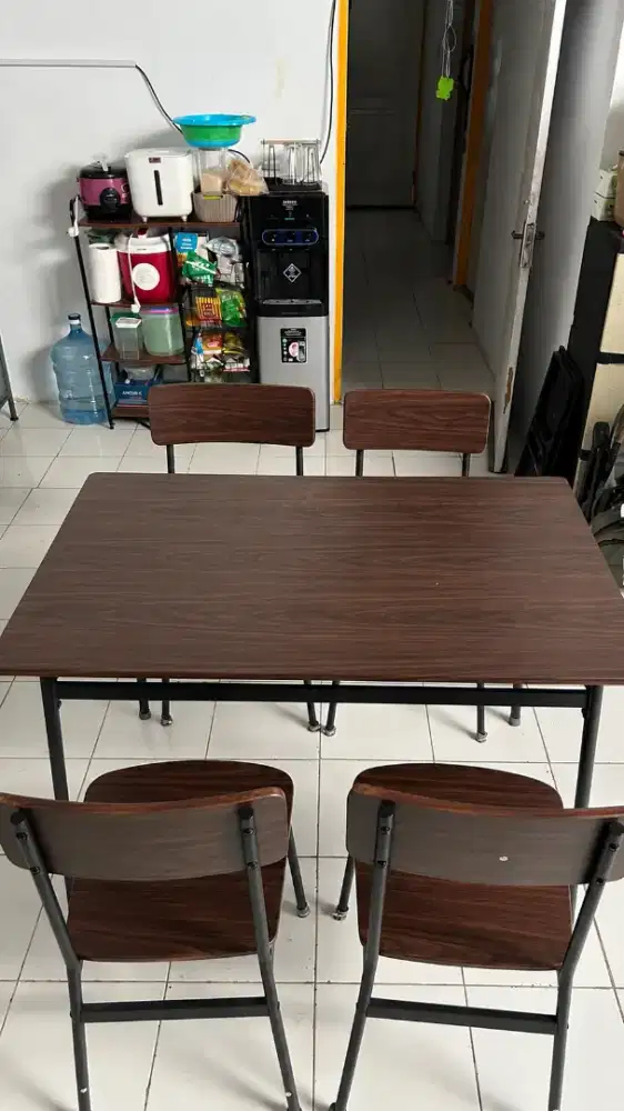 MEJA MAKAN 4 SEAT BY Dekoruma