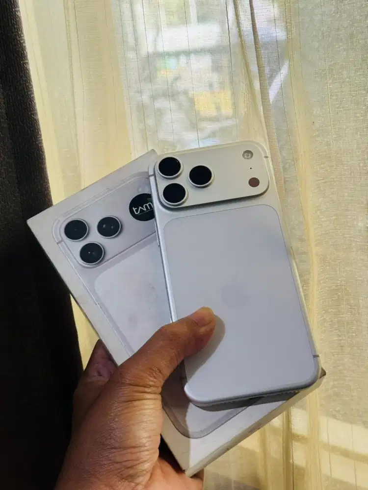Iphone 17 promax 256 silver ibox garansi On