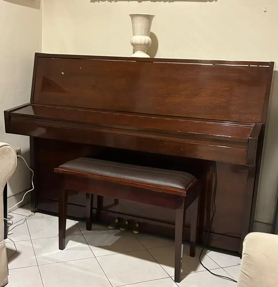 Pearl River Piano Upright