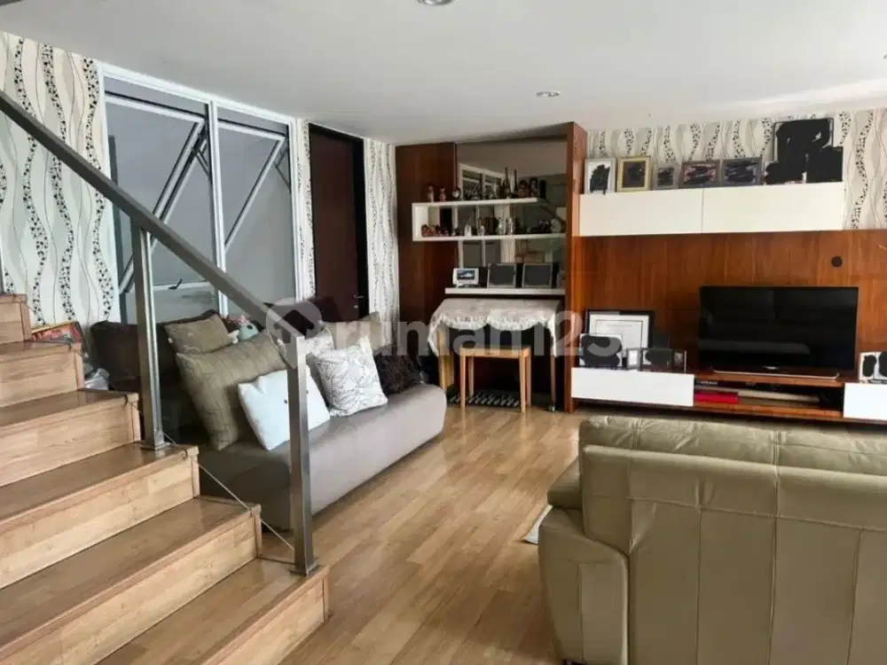 Rumah Mewah Semi Furnished Split Level 3 Lantai Citra Garden 6
