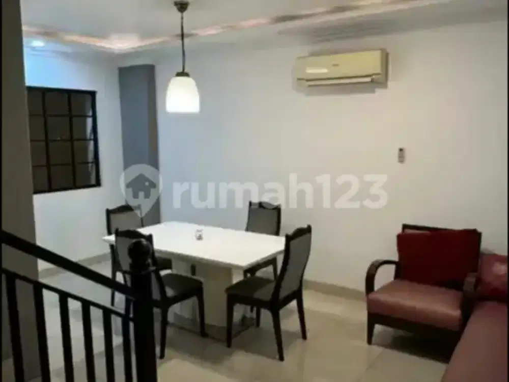 Rumah 3 Lantai Harga di Bawah Pasaran Green Garden