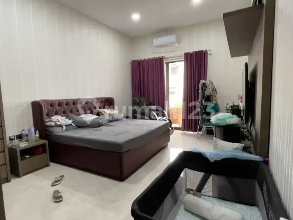 Rumah Mewah Cantik 3.5 Lantai Taman Surya