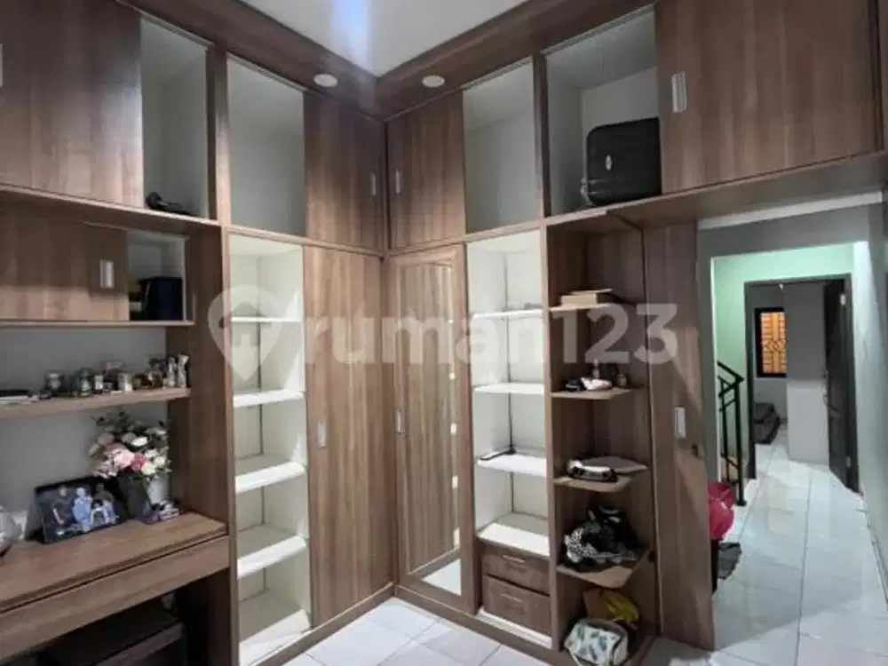 Rumah 3 Lantai Nyaman Siap Huni Sumur Bor Cengkareng