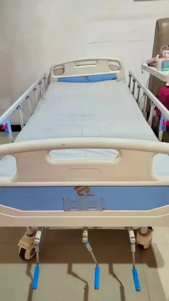 Tempat tidur rumah sakit