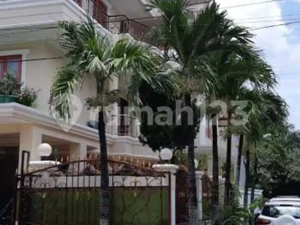 Rumah Hook Mewah 4 Lantai Sangat Terawat Taman Palem Lestari