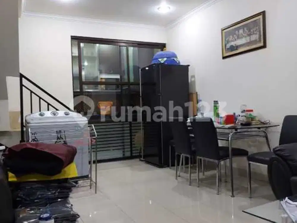 Rumah Full Renovasi Semi Furnished Golden Palm Residence