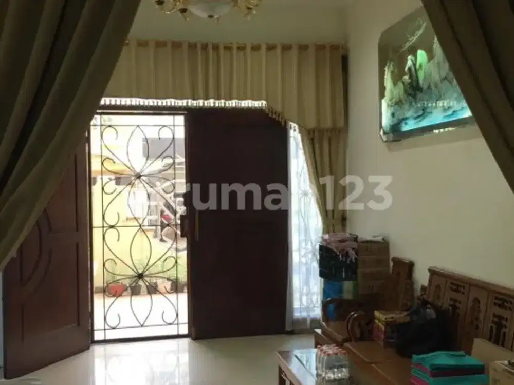 Rumah Luas Full Furnished Turun Harga Masih bisa Nego Taman Palem Lestari