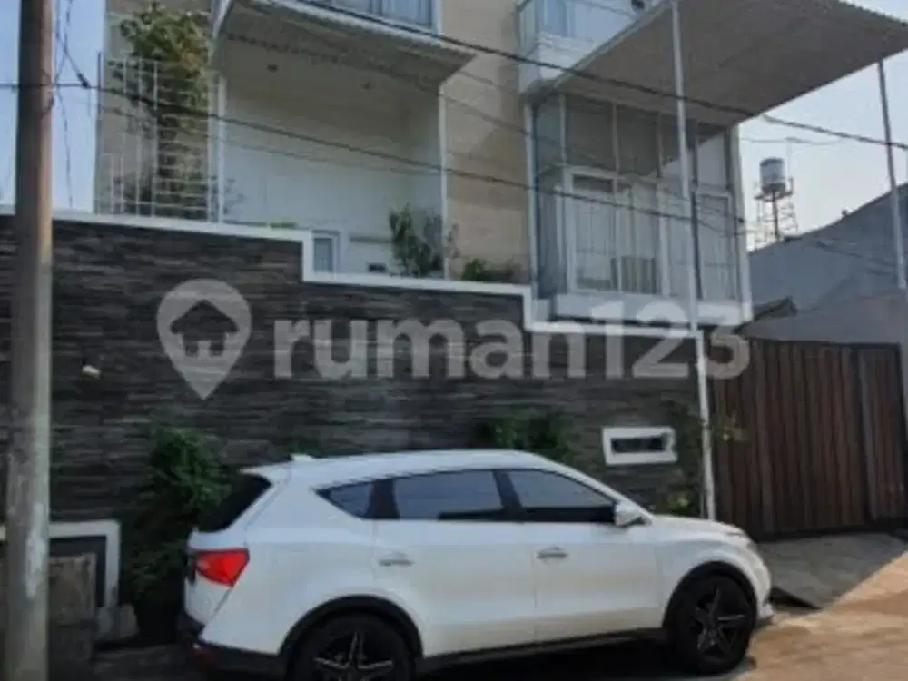 Rumah Mewah Furnished 3.5 Lantai Ukuran 10X20 Taman Kencana