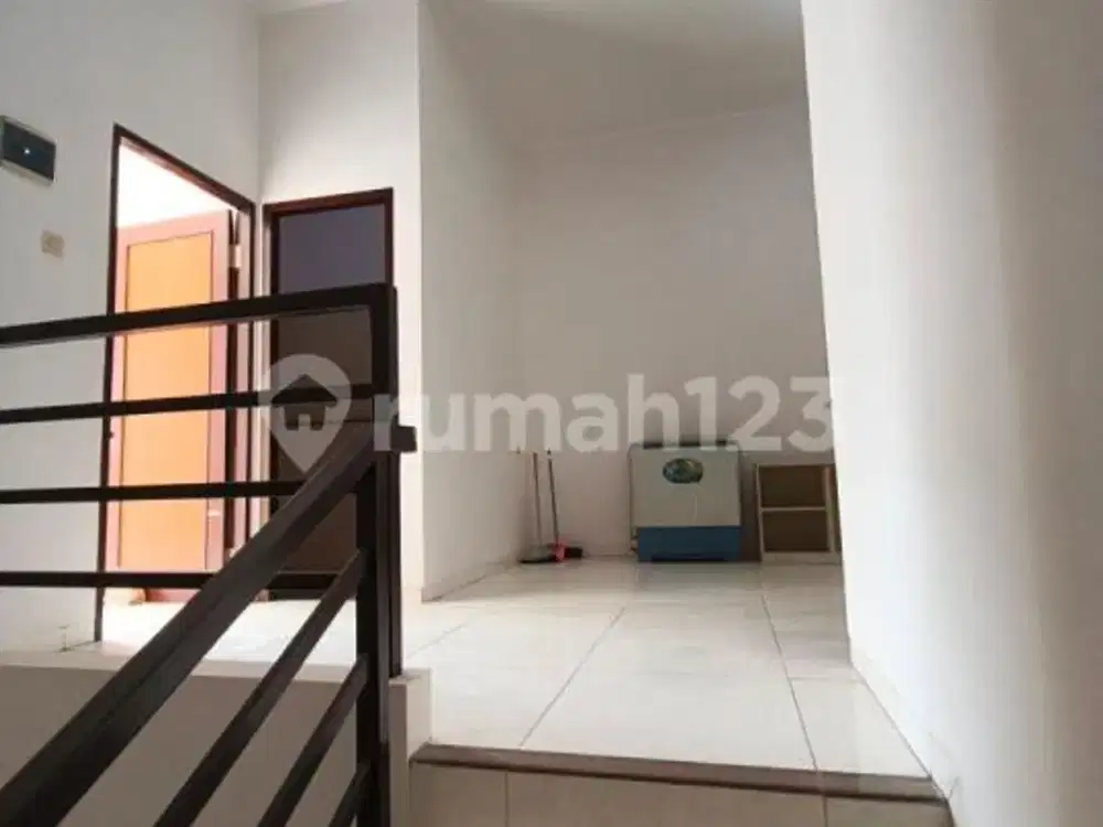 Rumah+Gudang bisa Buat Usaha Kos Taman Surya 5